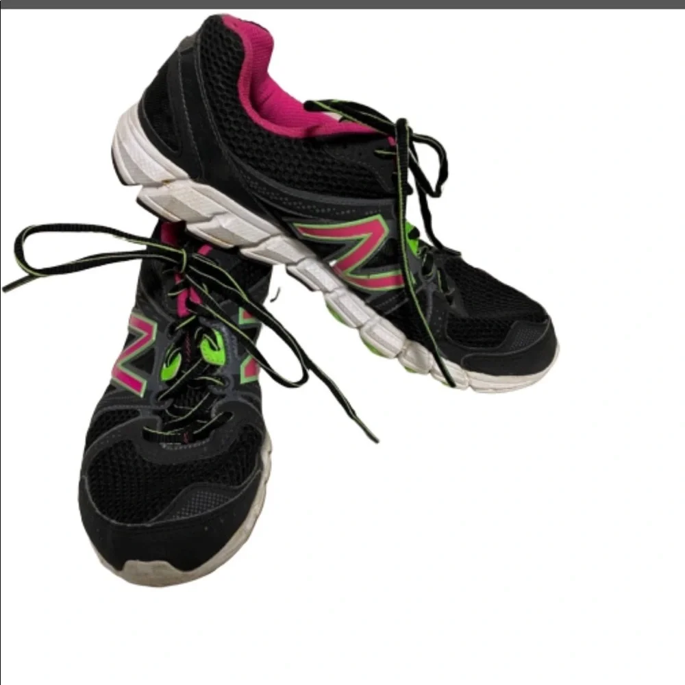 New Balance women’s running shoes size 8